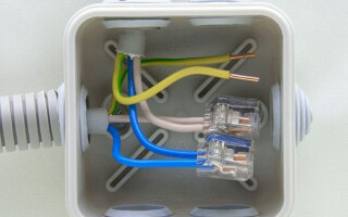 Как можно соединить провода в распределительной коробке?